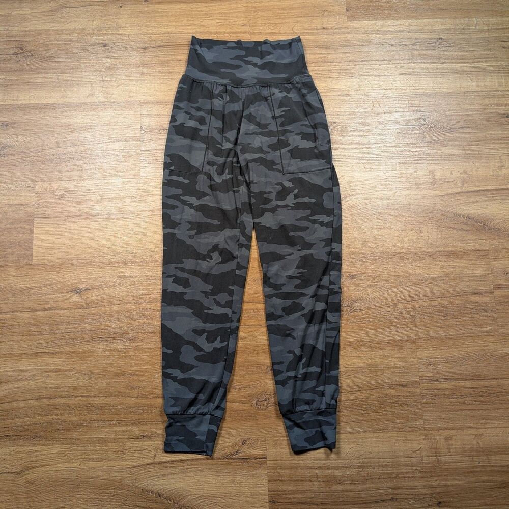Athleta Salutation Camo Jogger Pants Womens XXS Black Grey Activewear Gym